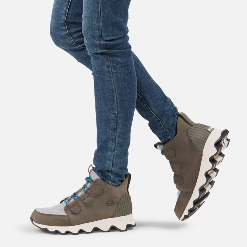 Sorel Kinetic Caribou Boots 8.5